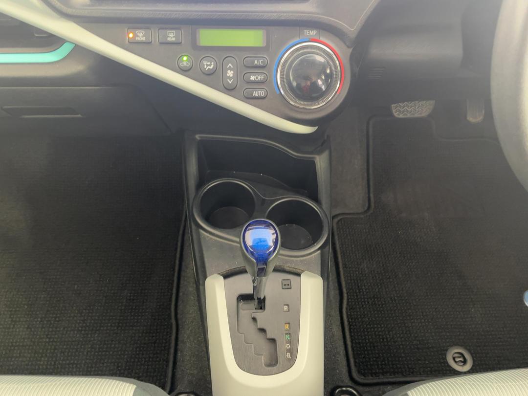 Photo '18' of Toyota Aqua