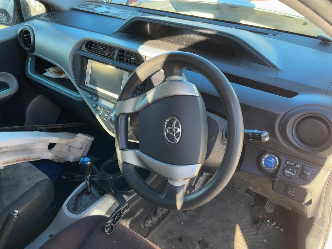 Photo '12' of Toyota Aqua