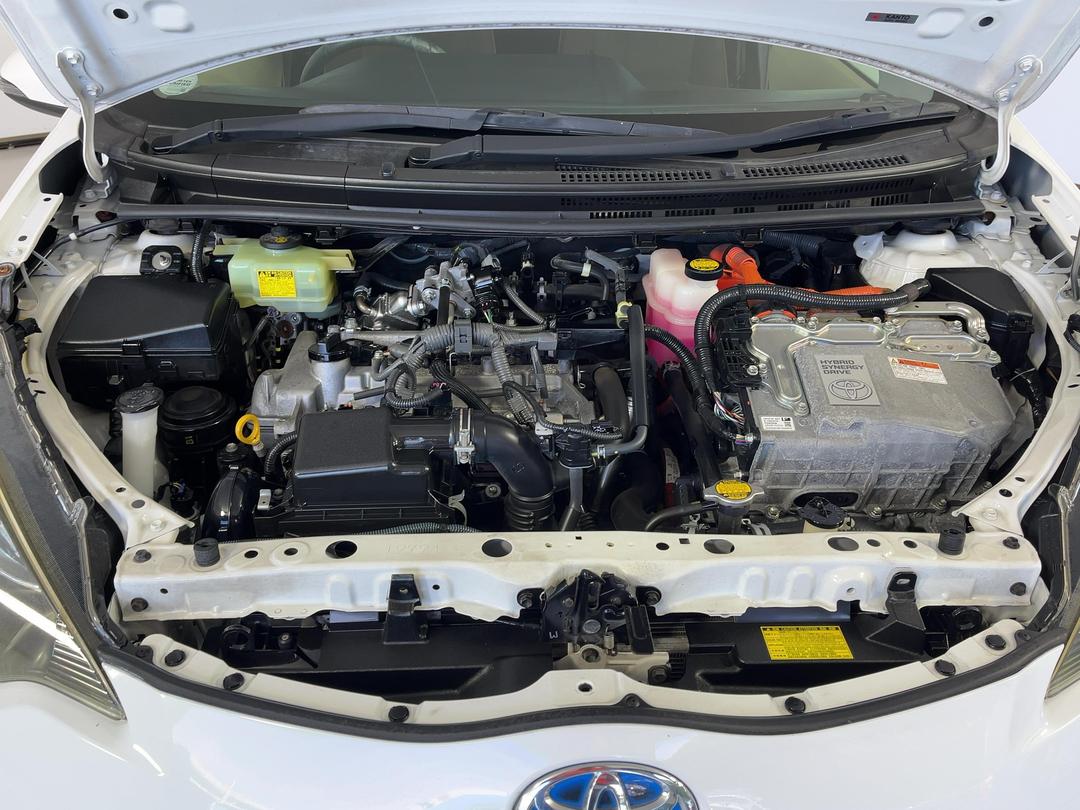 Photo '13' of Toyota Aqua