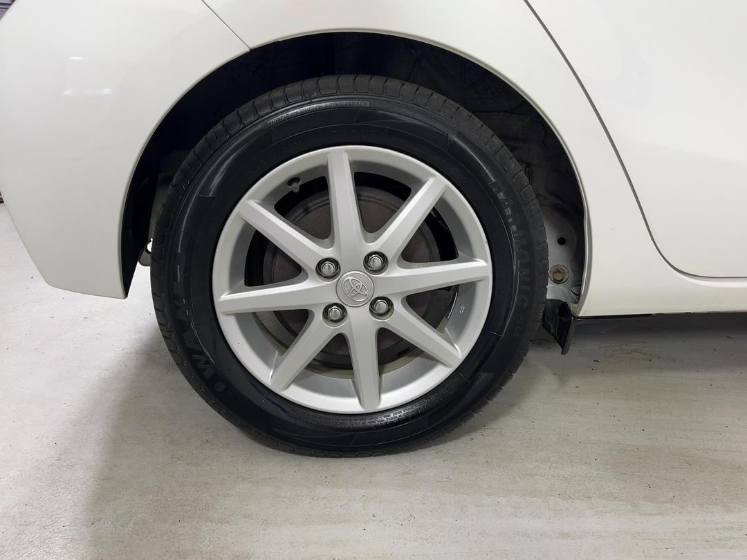 Photo '12' of Toyota Aqua