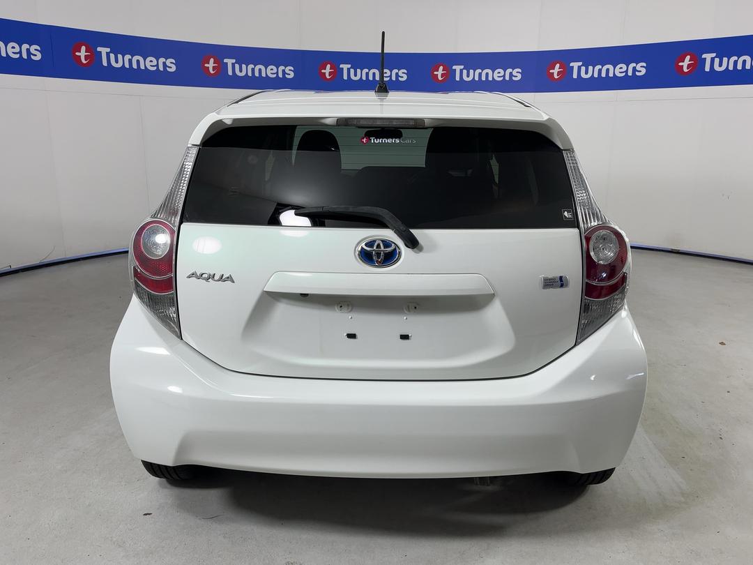 Photo '6' of Toyota Aqua