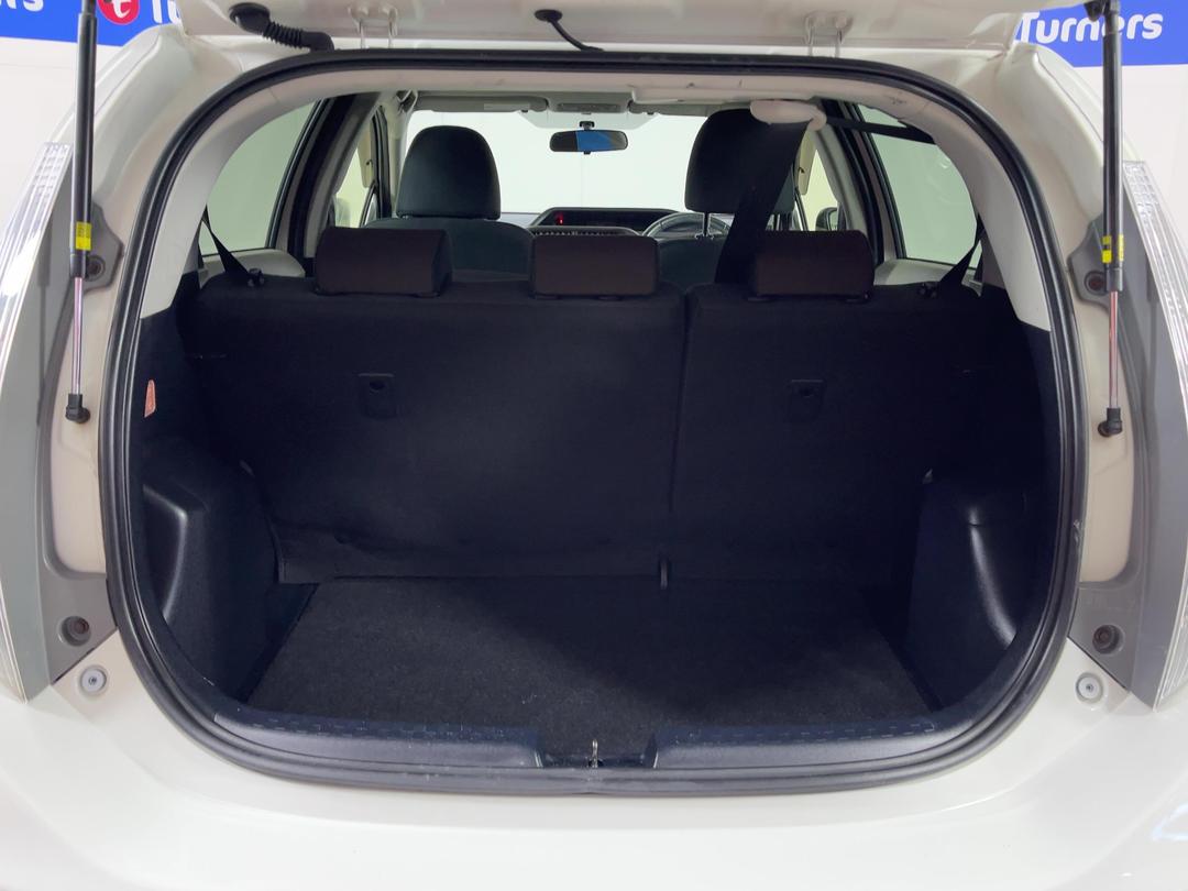 Photo '14' of Toyota Aqua