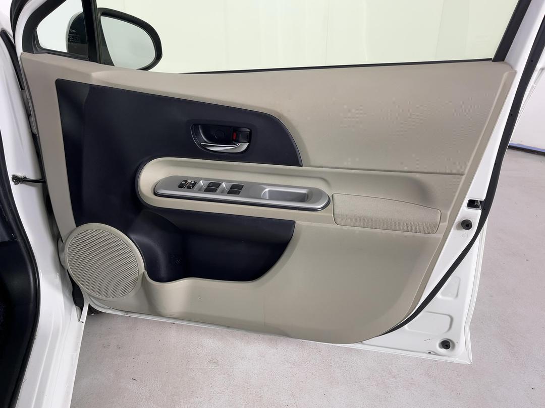Photo '15' of Toyota Aqua