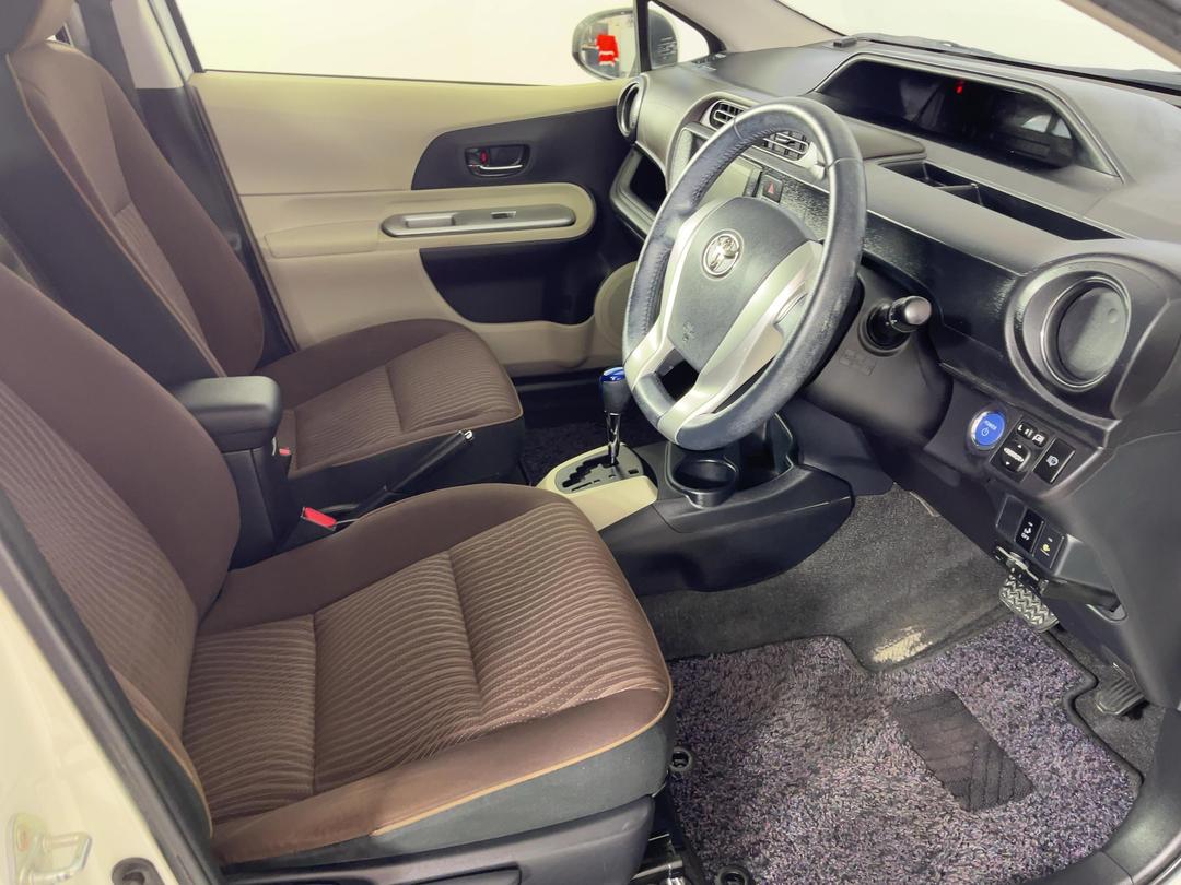Photo '16' of Toyota Aqua