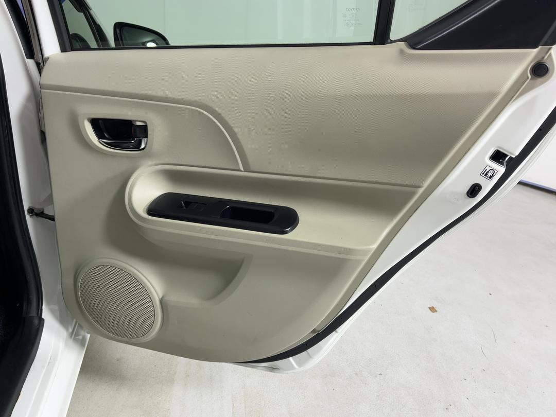 Photo '19' of Toyota Aqua