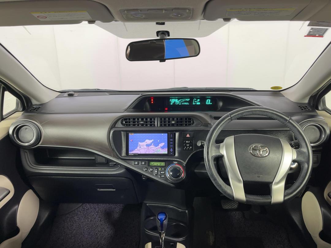 Photo '17' of Toyota Aqua