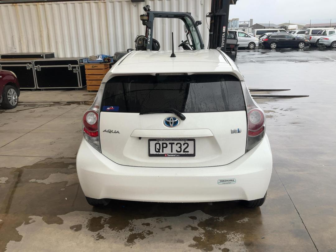 Photo '6' of Toyota Aqua