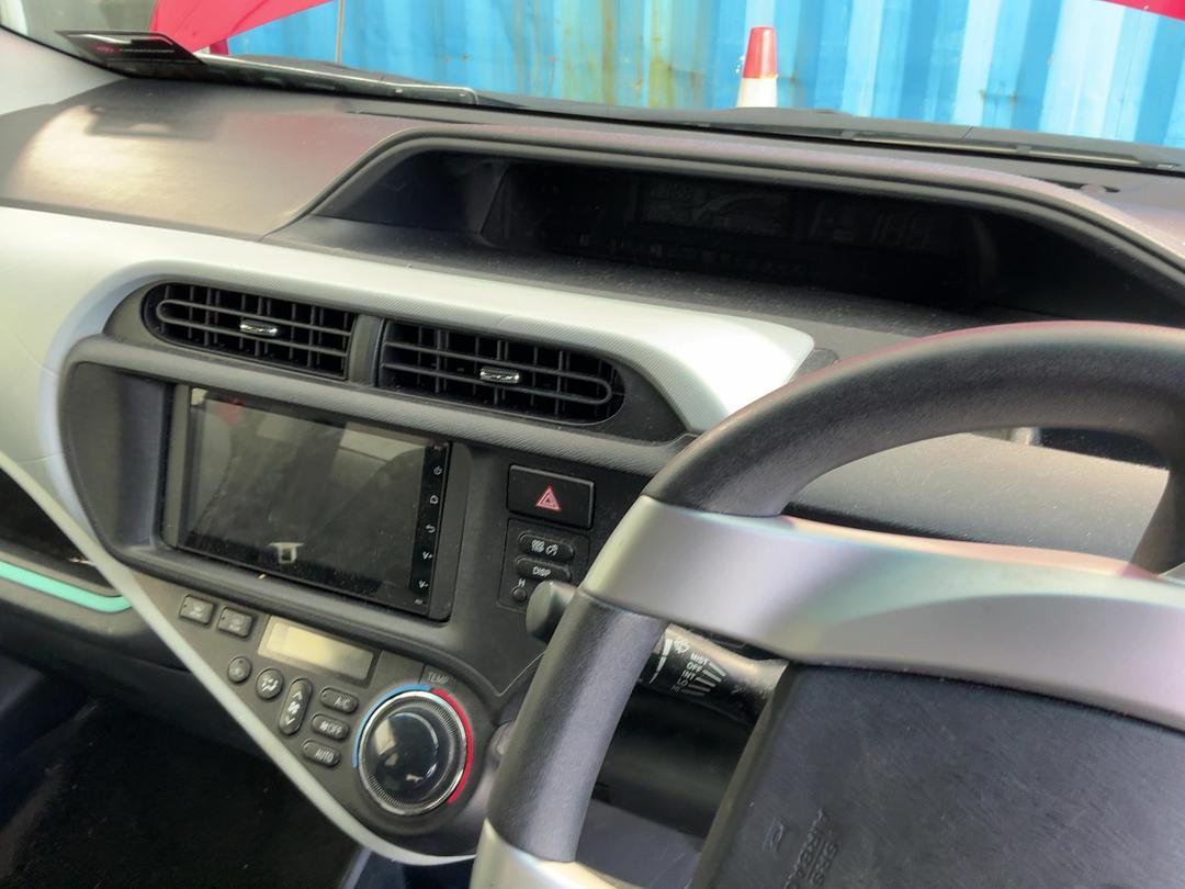 Photo '16' of Toyota Aqua