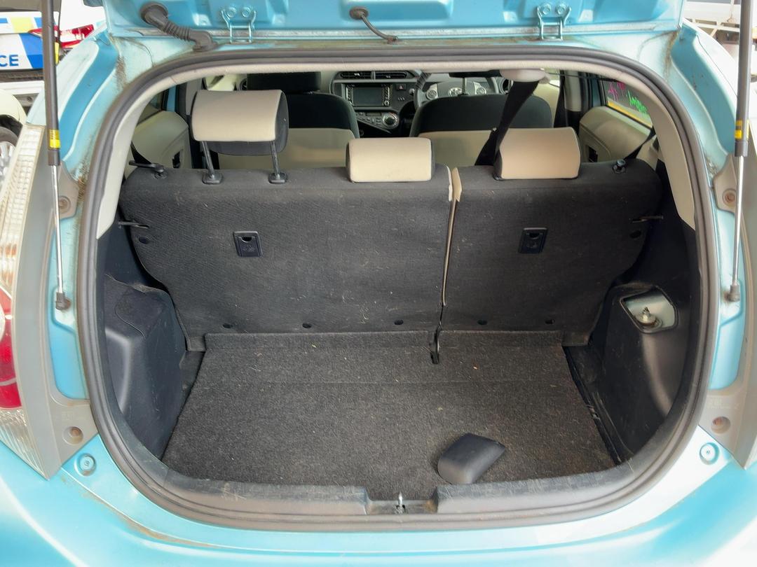 Photo '12' of Toyota Aqua
