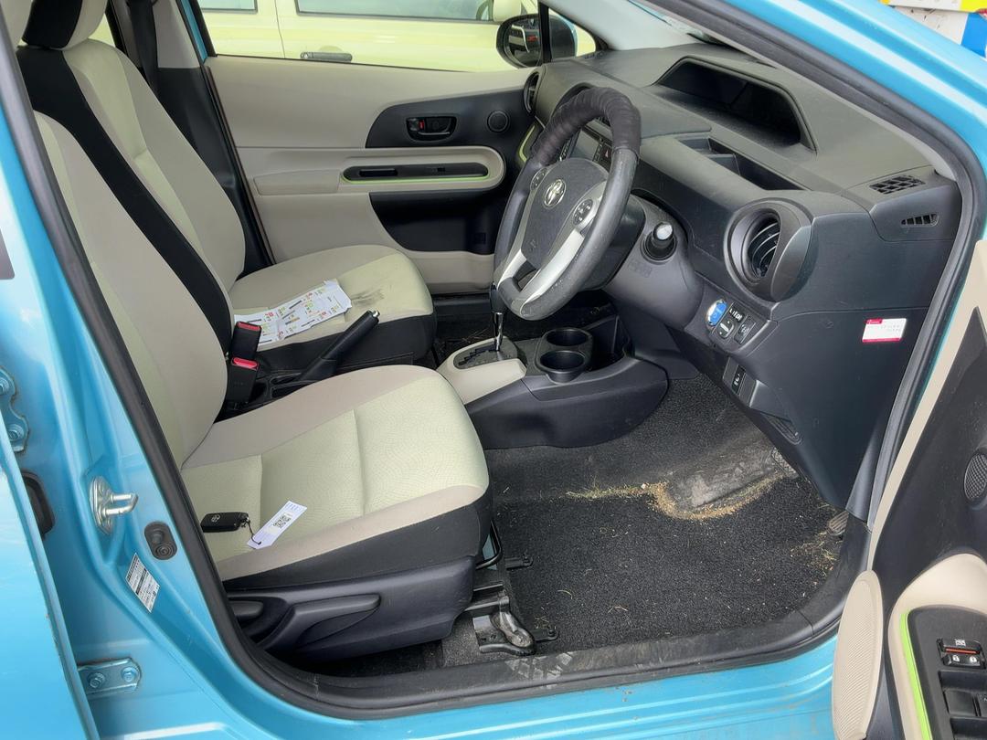 Photo '17' of Toyota Aqua