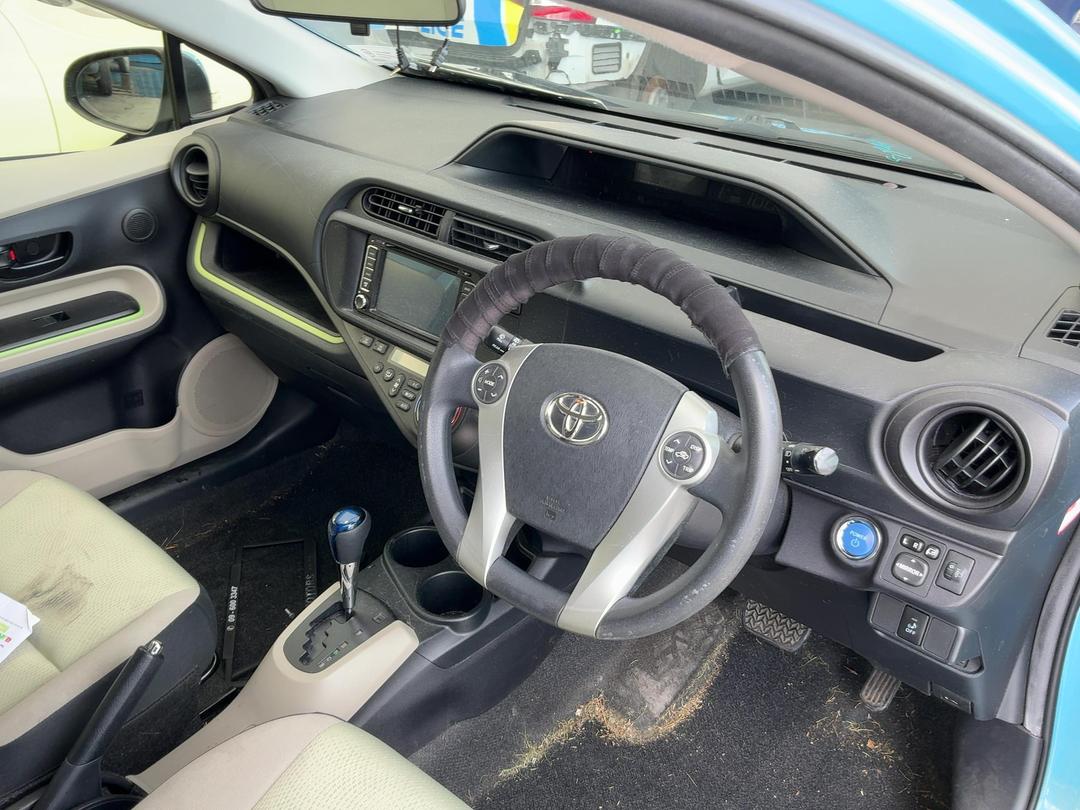 Photo '18' of Toyota Aqua