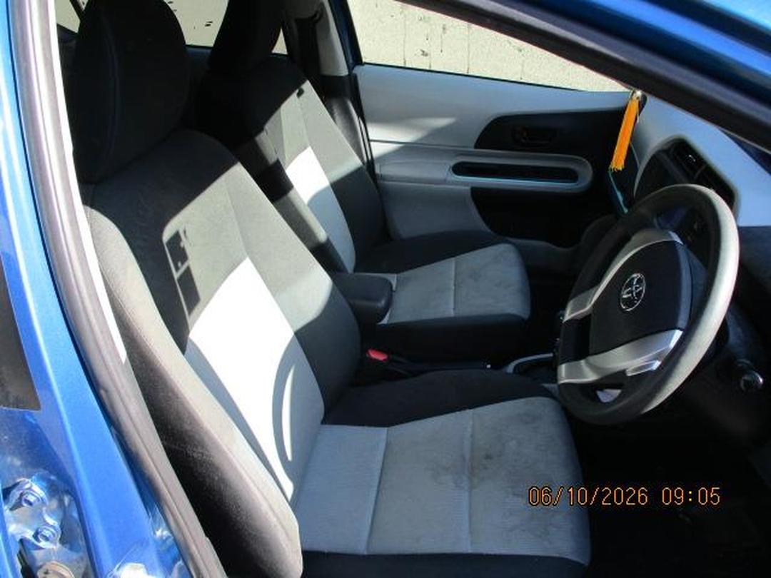 Photo '18' of Toyota Aqua Photo '18' of Toyota Aqua