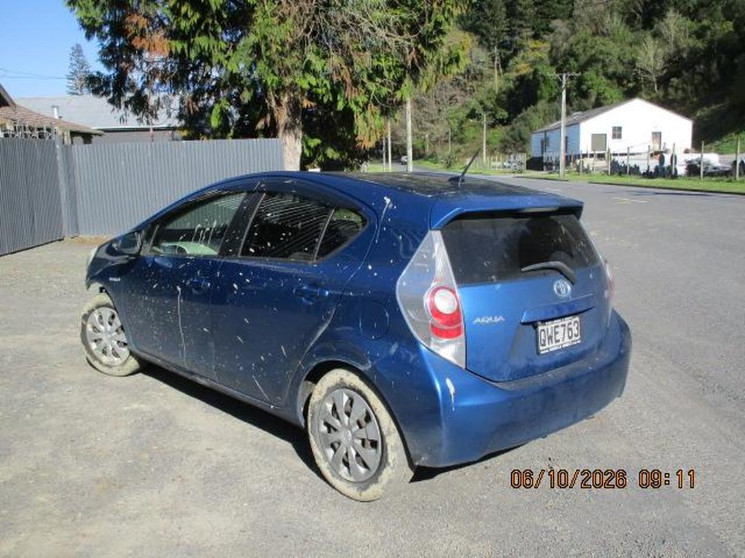 Photo '3' of Toyota Aqua Photo '3' of Toyota Aqua