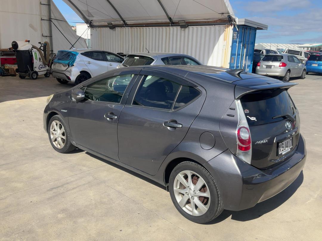 Photo '6' of Toyota Aqua