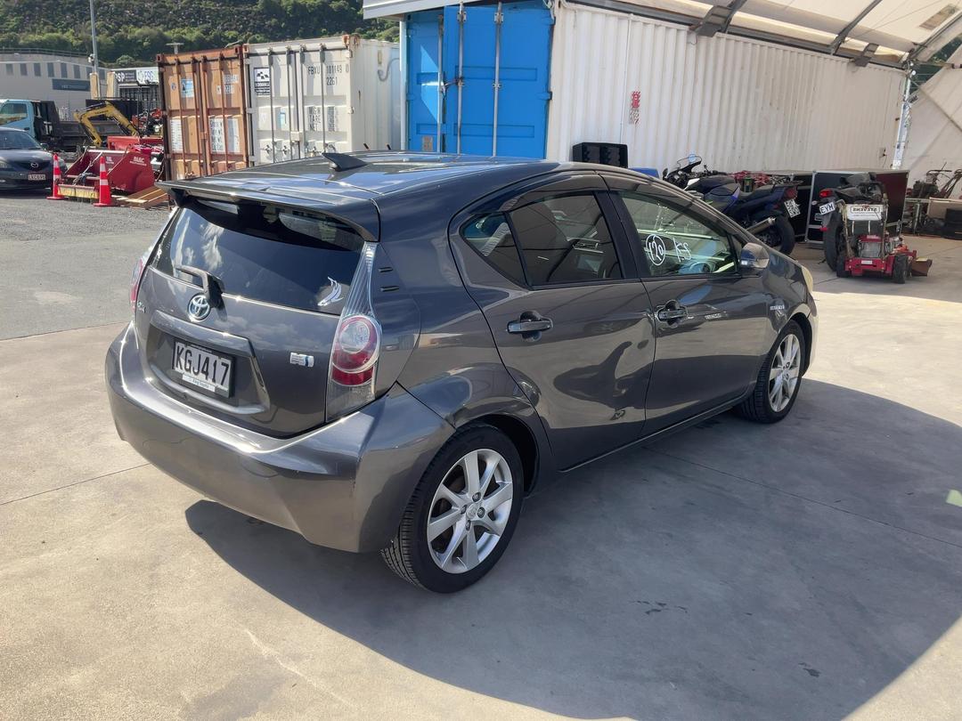 Photo '8' of Toyota Aqua