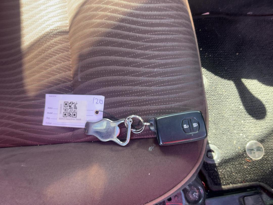 Photo '16' of Toyota Aqua