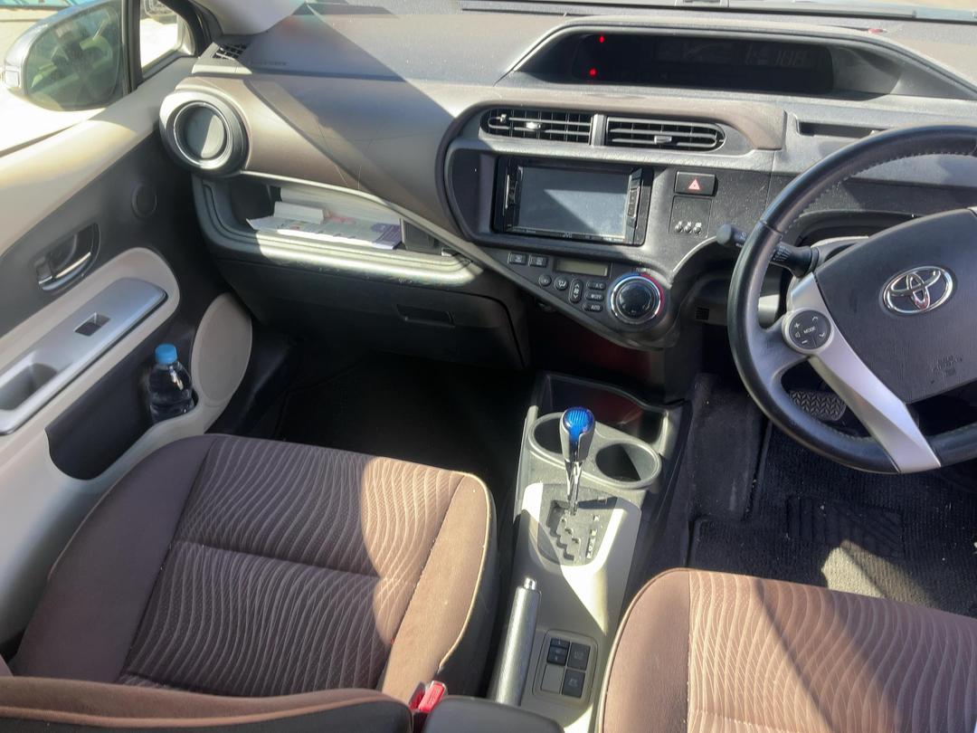 Photo '17' of Toyota Aqua