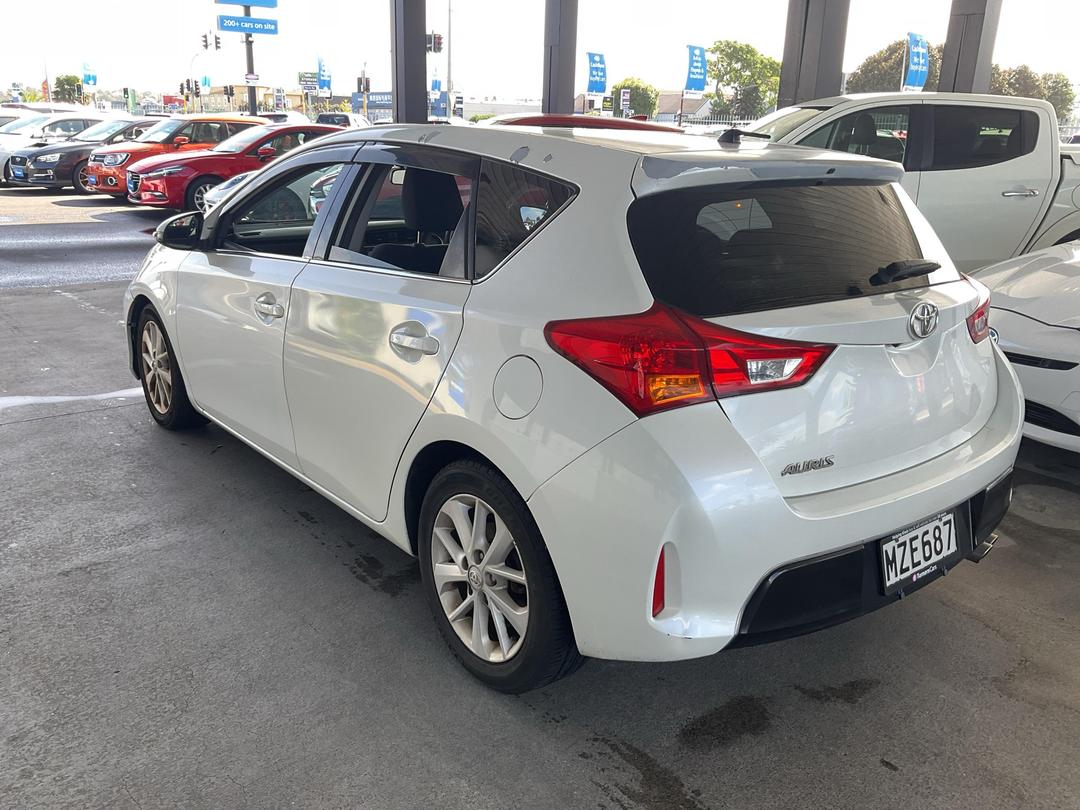 Photo '10' of Toyota Auris