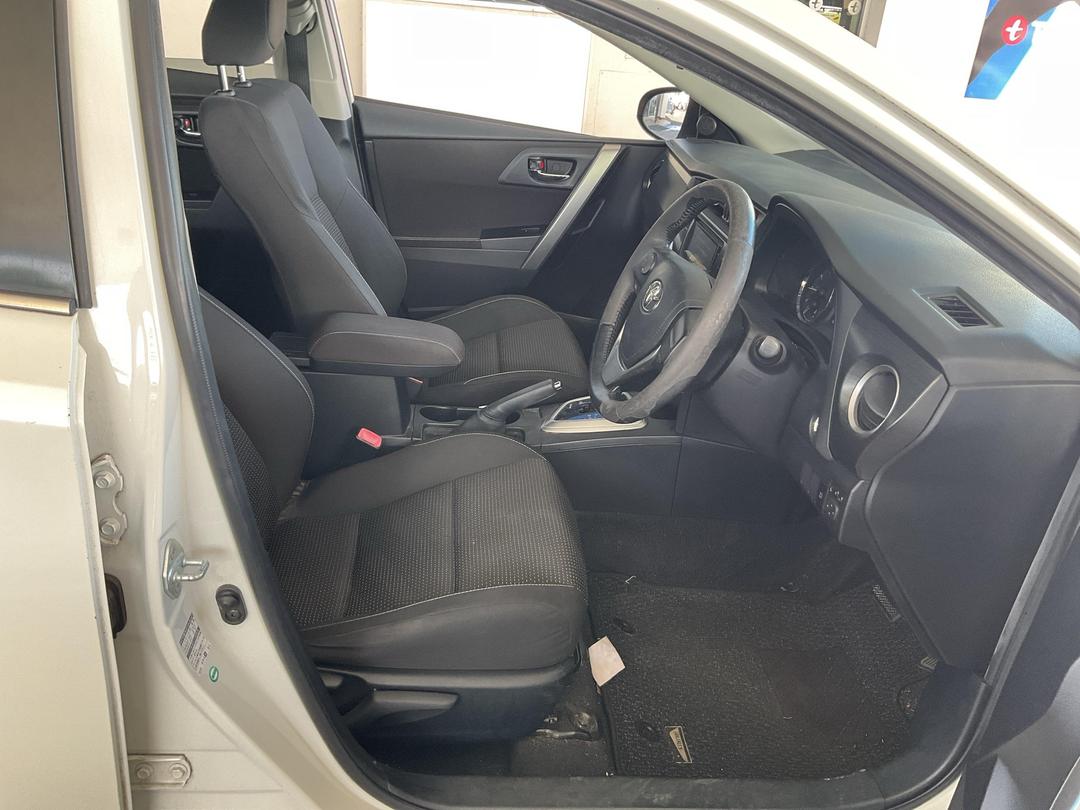 Photo '14' of Toyota Auris