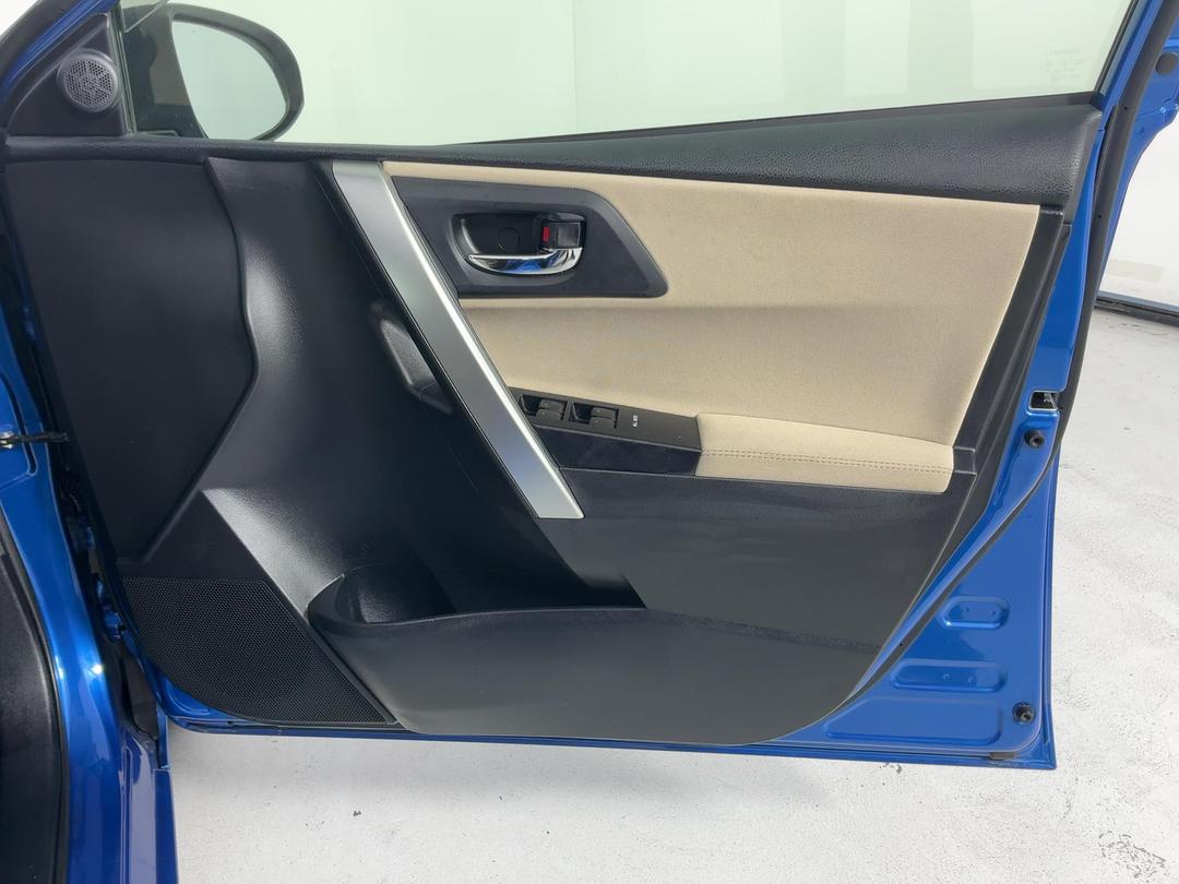 Photo '15' of Toyota Auris