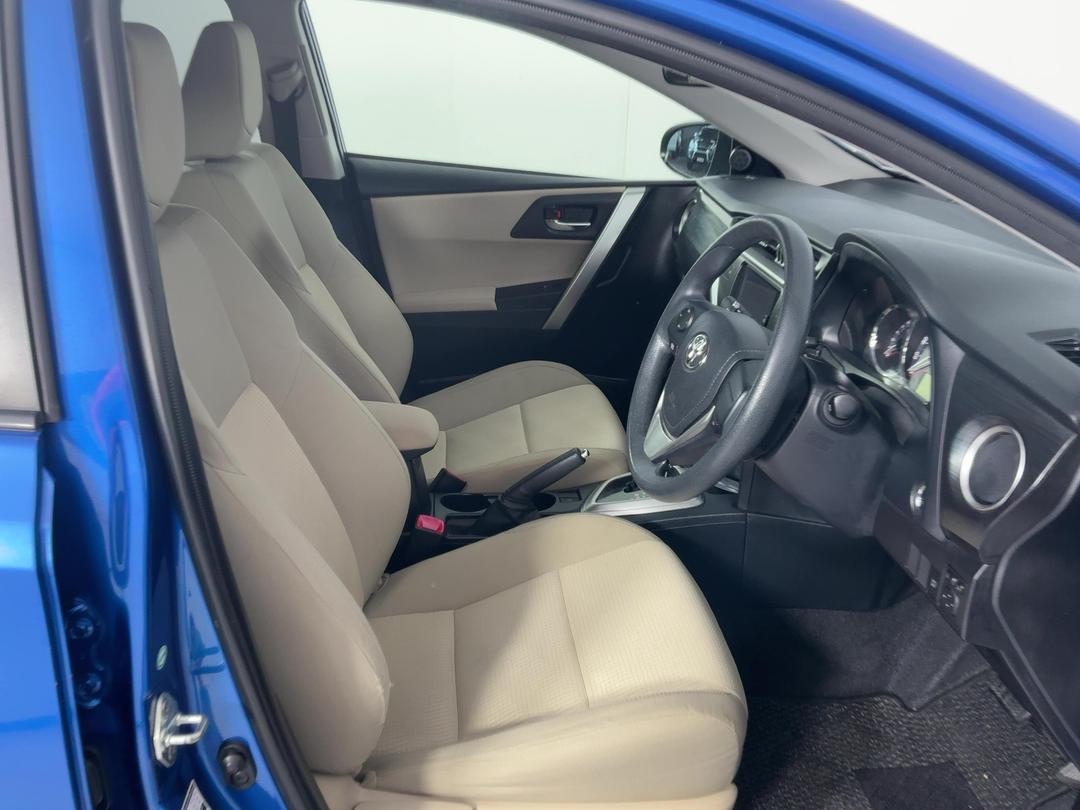 Photo '16' of Toyota Auris