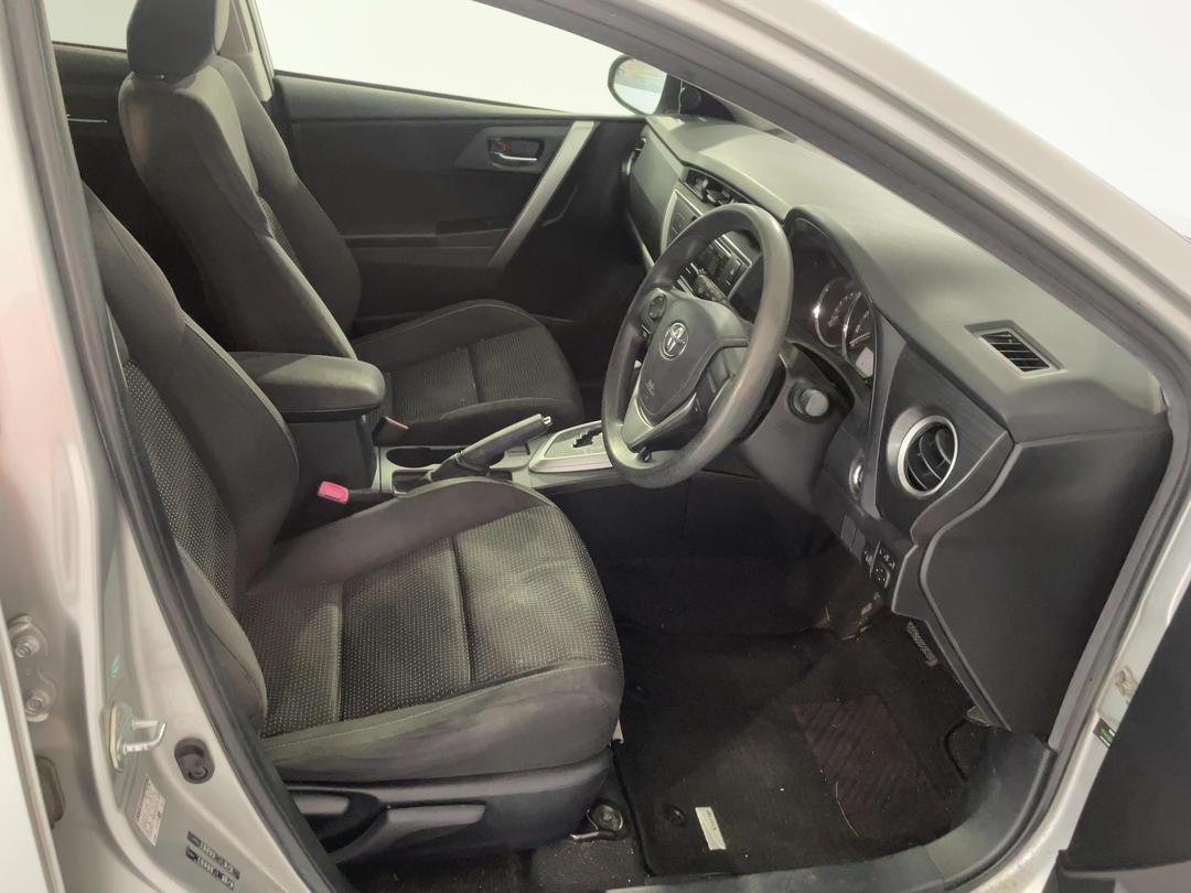 Photo '16' of Toyota Auris