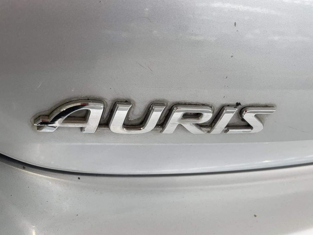 Photo '34' of Toyota Auris