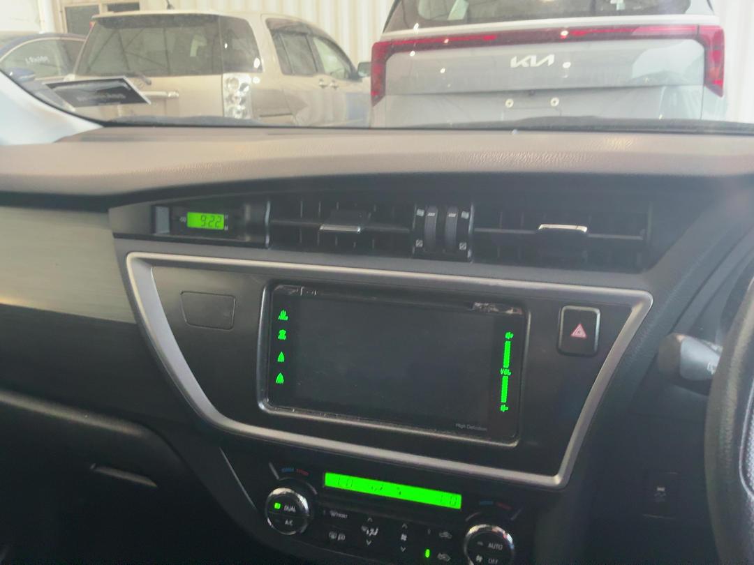 Photo '18' of Toyota Auris Photo '18' of Toyota Auris