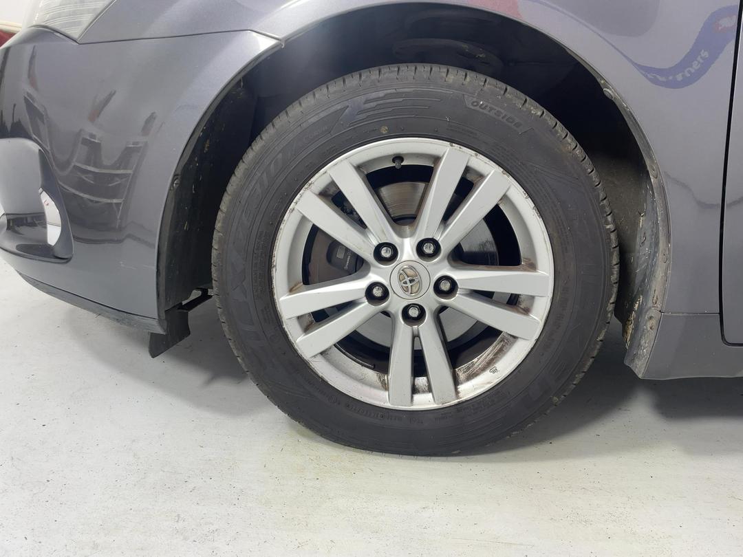 Photo '10' of Toyota Avensis
