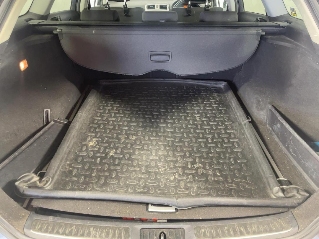 Photo '14' of Toyota Avensis