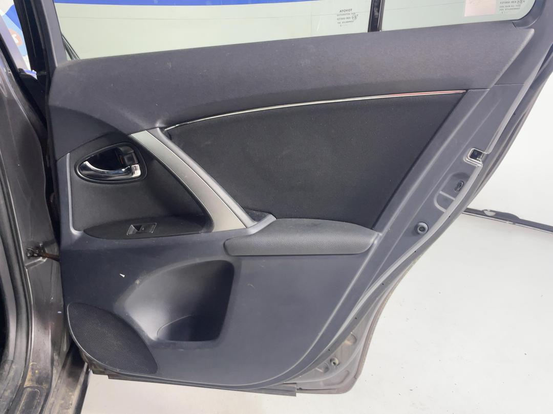 Photo '19' of Toyota Avensis