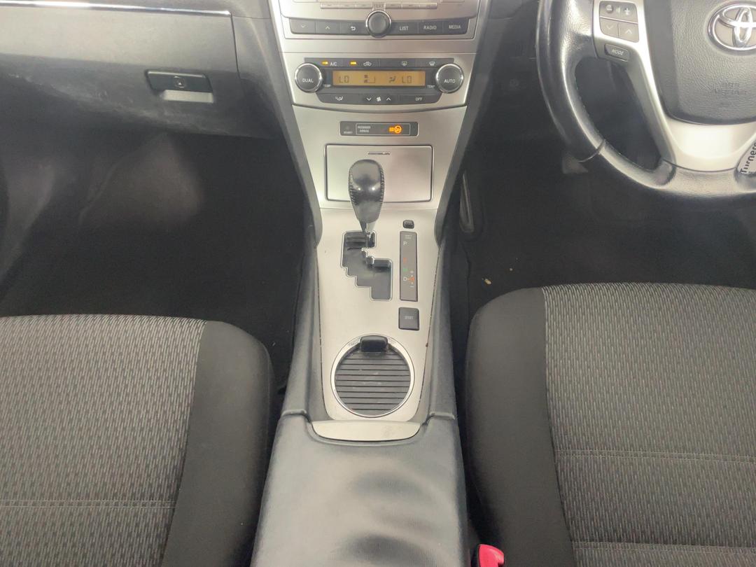 Photo '18' of Toyota Avensis