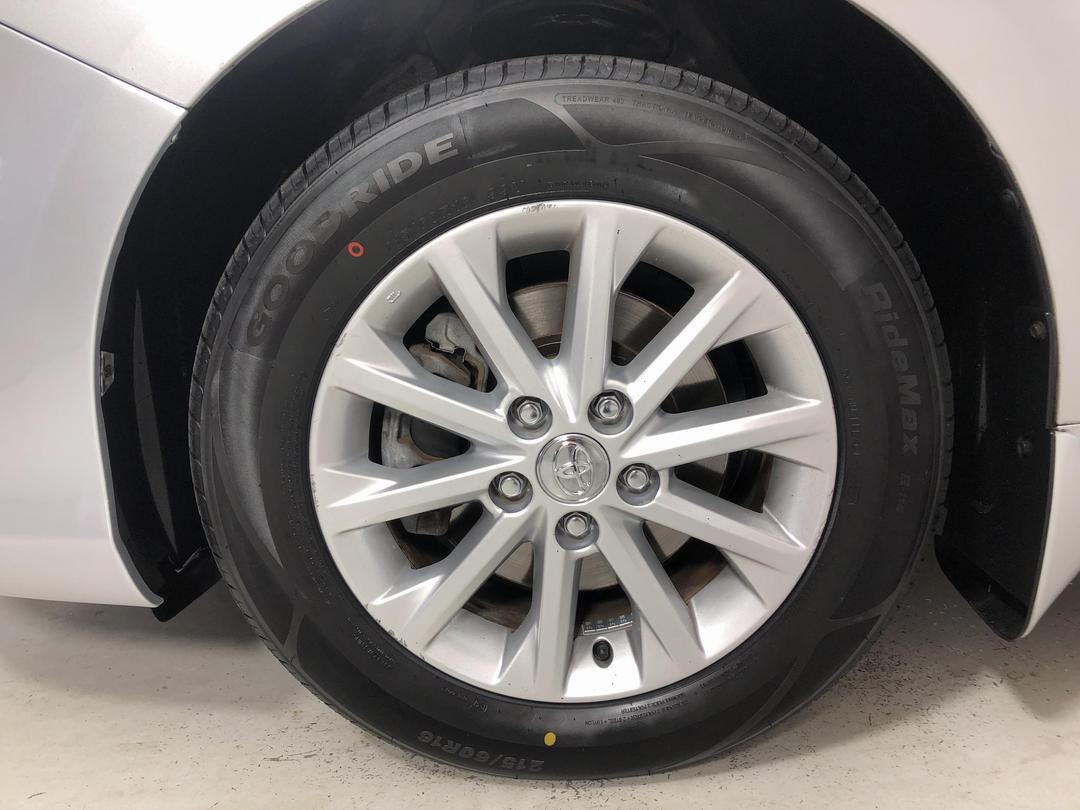 Photo '10' of Toyota Camry