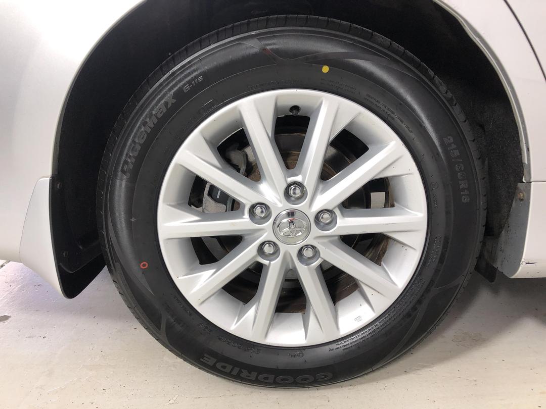 Photo '12' of Toyota Camry