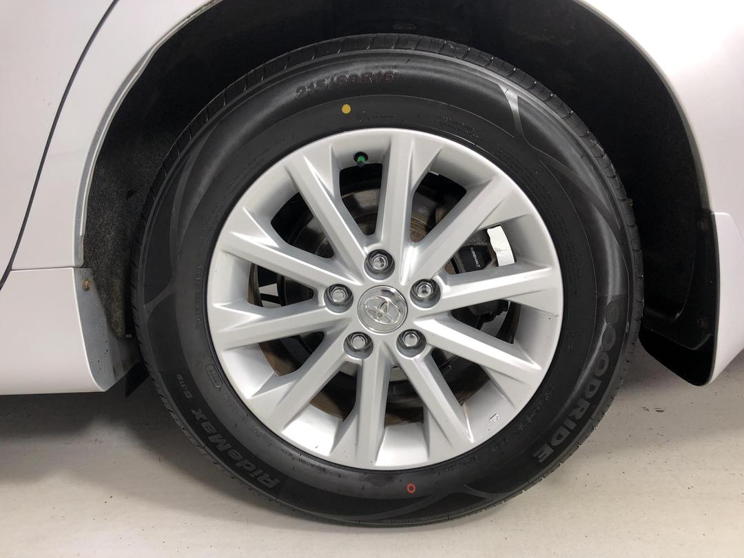 Photo '11' of Toyota Camry