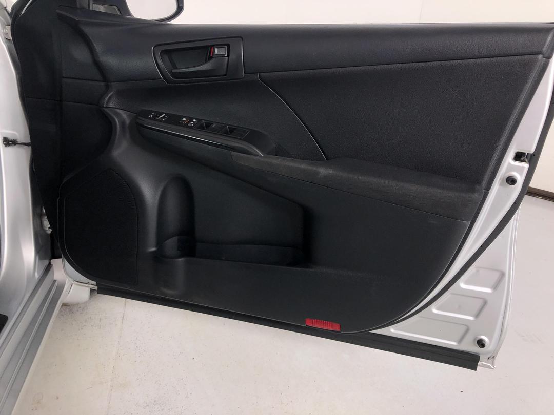 Photo '15' of Toyota Camry