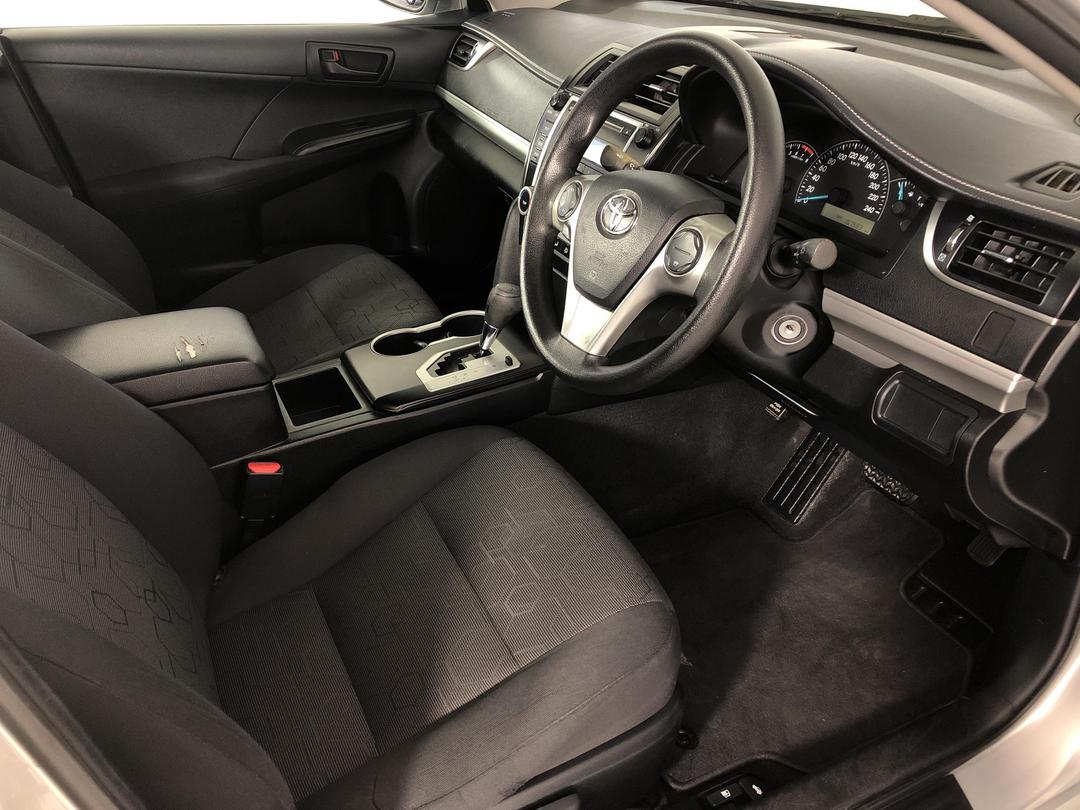 Photo '16' of Toyota Camry