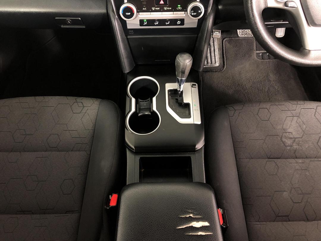 Photo '18' of Toyota Camry