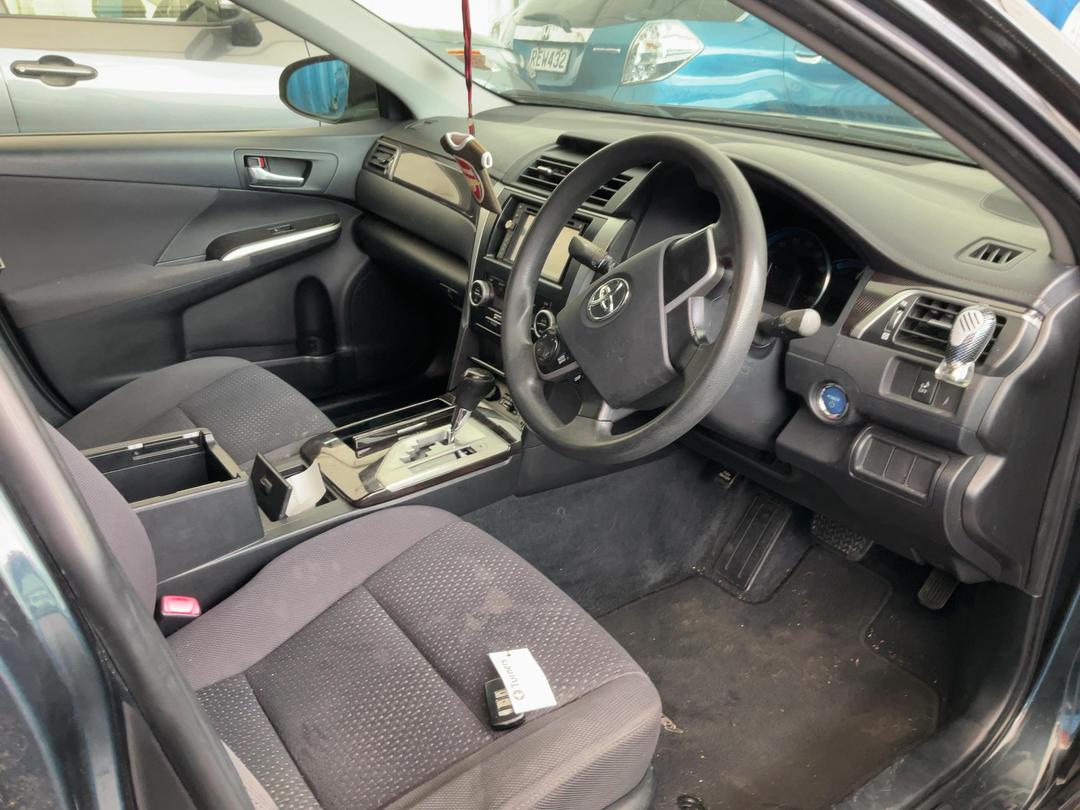 Photo '6' of Toyota Camry Hybrid