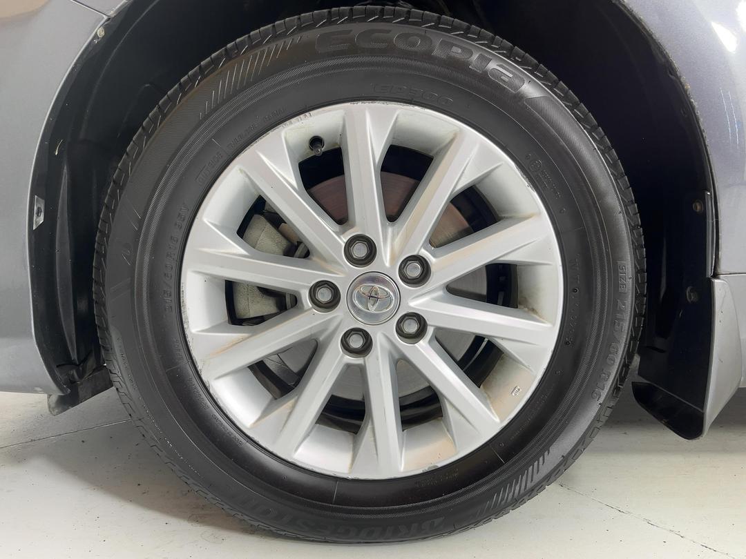 Photo '10' of Toyota Camry
