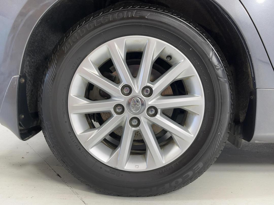 Photo '12' of Toyota Camry