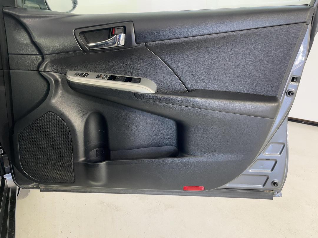 Photo '15' of Toyota Camry