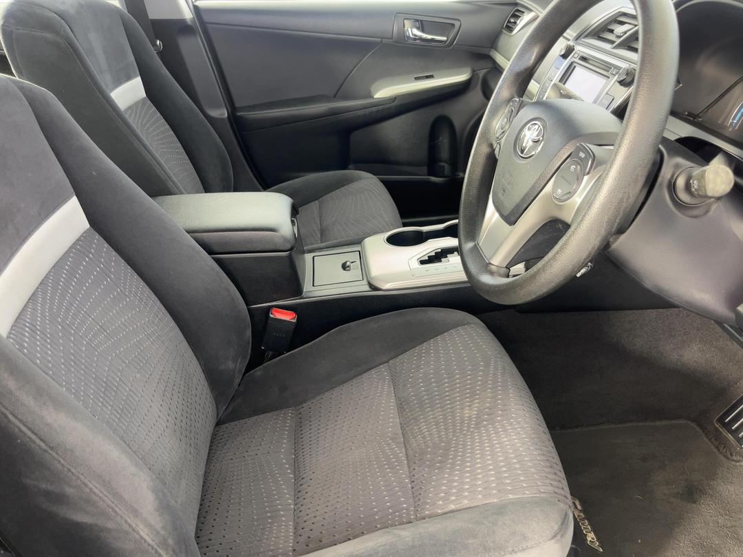 Photo '16' of Toyota Camry