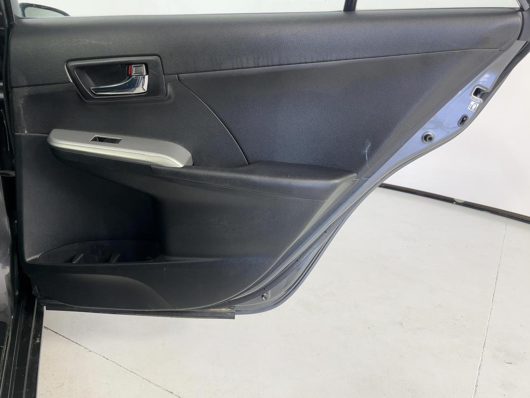 Photo '19' of Toyota Camry