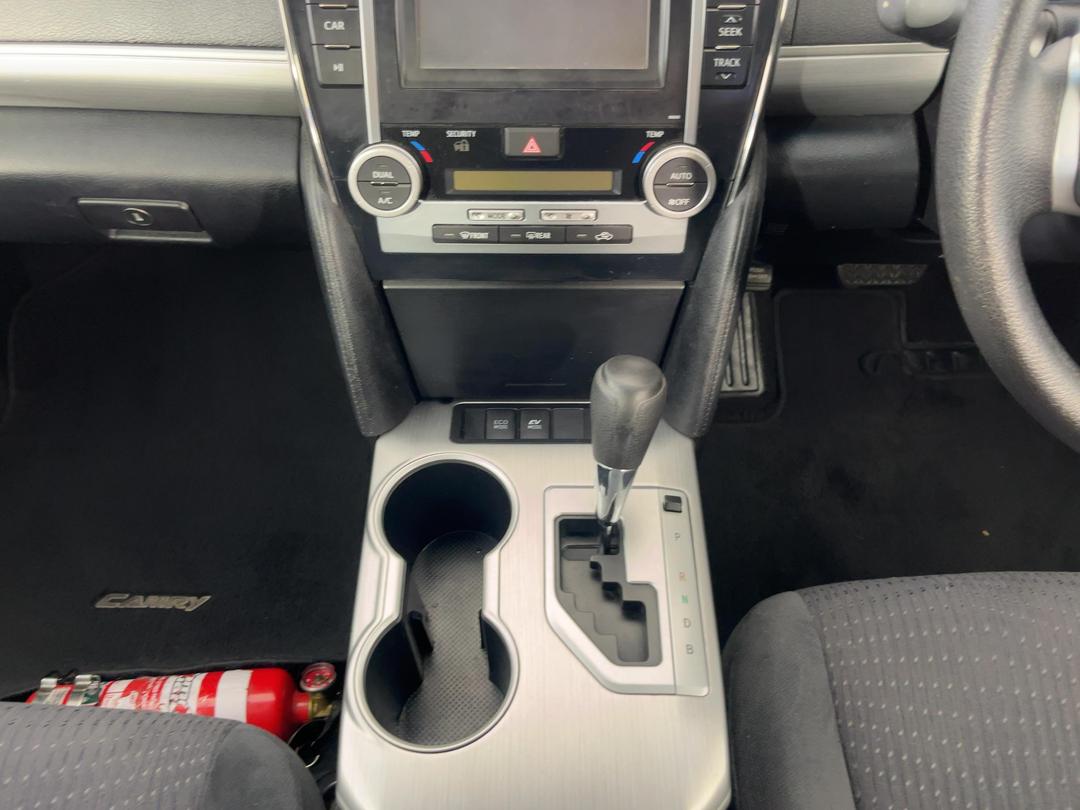 Photo '18' of Toyota Camry