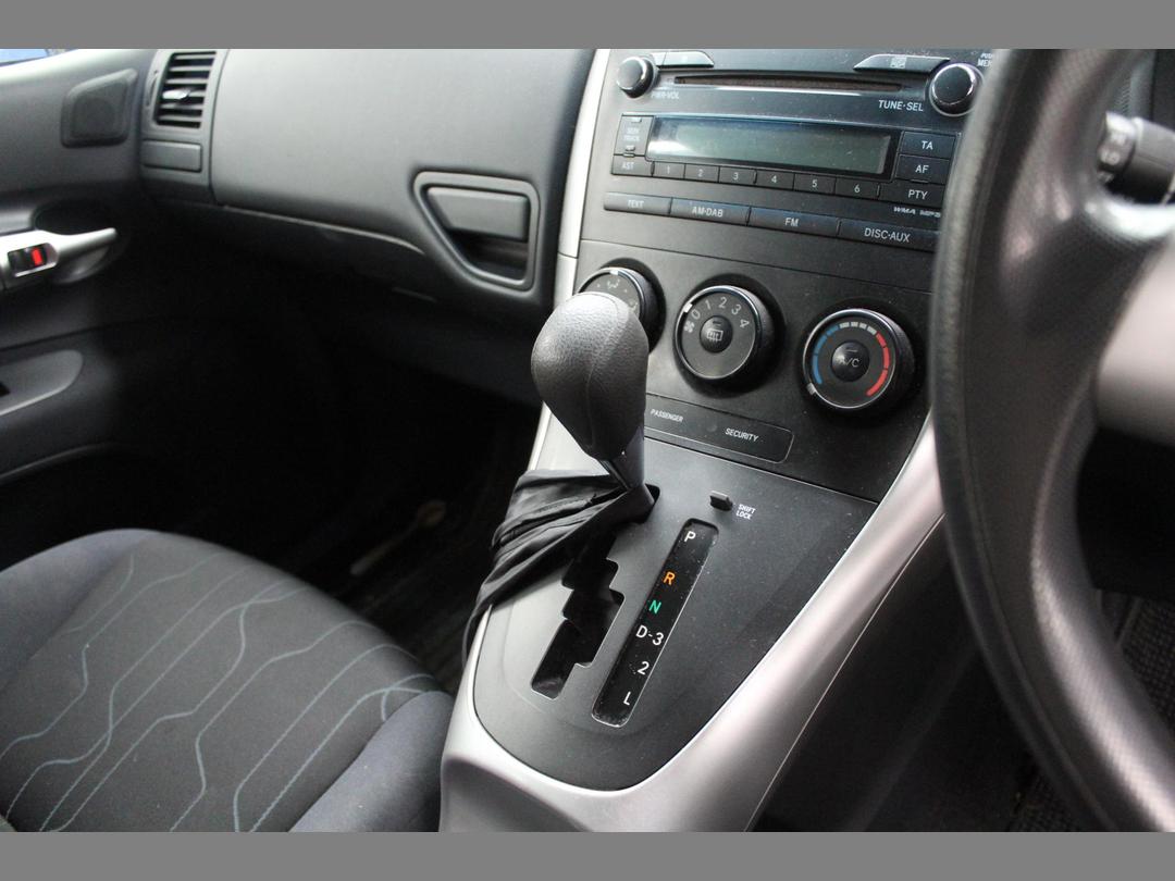 Photo '14' of Toyota Corolla GX Photo '14' of Toyota Corolla GX