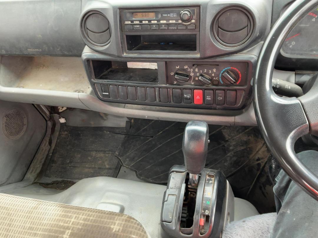 Photo '13' of Toyota Dyna Flat Deck