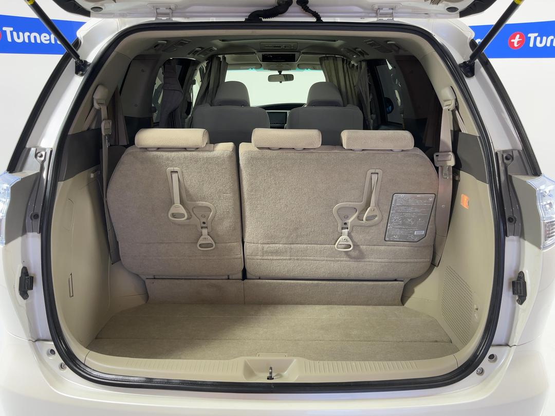 Photo '14' of Toyota Estima