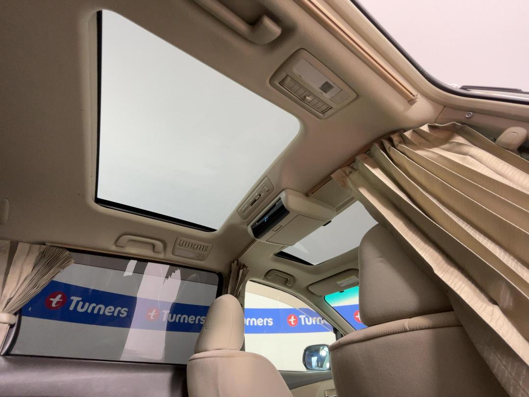 Photo '30' of Toyota Estima