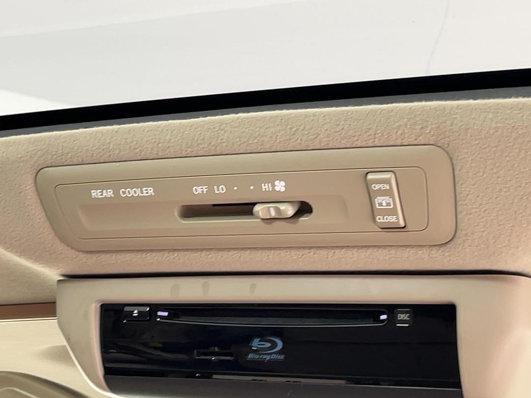 Photo '32' of Toyota Estima